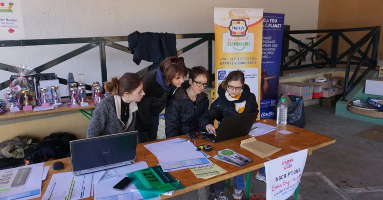 Les bénévoles aux inscriptions